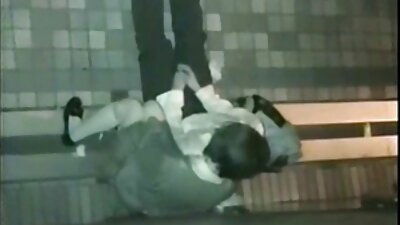 מילה משחקת כדי להראות את הציצים שלה לבחור מאוחר יותר ולהוציא סרטונים של סקס חינם את הטיוט שלה במתיקות.