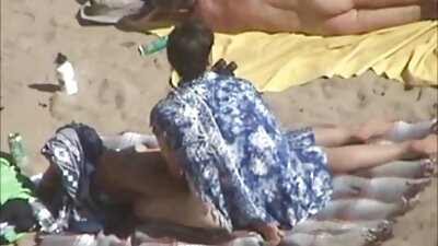 ציצים ממש מגניבים סרטי ס חינם של בחורה ספרדיה צעירה שמוציאה את הזין של בחור.
