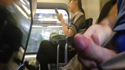 לאחר סקס, הנהג דחף את התשלום של סרטים ארוטים לצפיה ישירה הזונה הצ'כית לתוך כוס מגולח