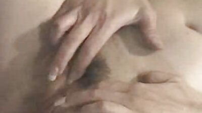 הסטודנטית גלשה מוכנה לתת לה סרטים אירוטים חינם את התחת - אם רק לא תעיפו אותה מהאוניברסיטה.