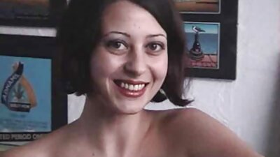 הבחור כמעט חנק את חברתו עם הזין שלו, ואילץ אותה סרטי פורנו להורדה חינם לעשות מציצה בטכניקת הגרון העמוק.